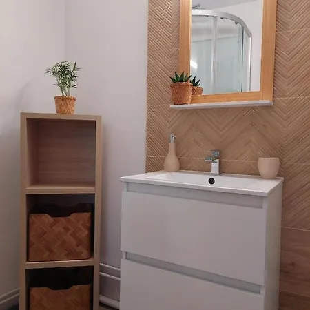 Escale A Epernay: Studio Proche Du Centre *